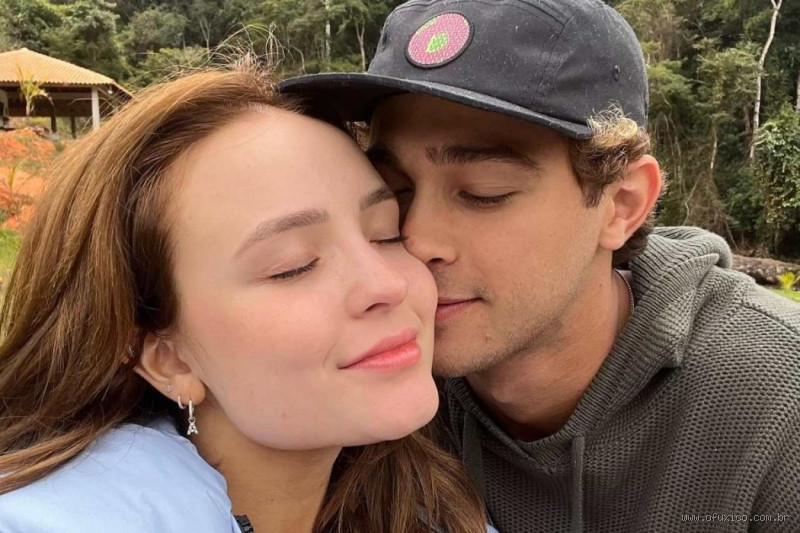 Quem foi o primeiro namorado de Larissa Manoela?