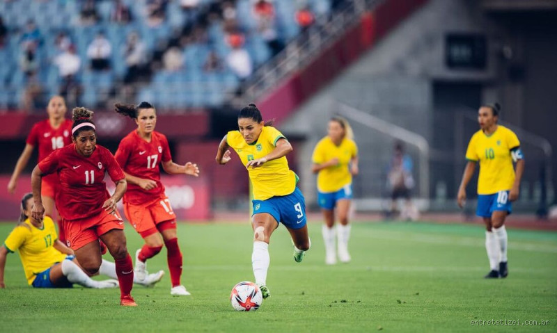 Qual é a maior artilheira do futebol feminino?