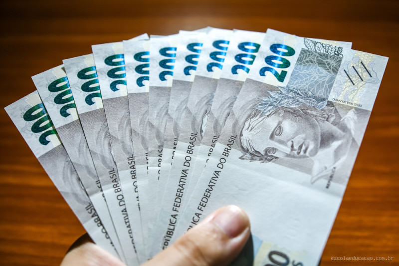 É verdade que estão recolhendo as notas de R$ 200?