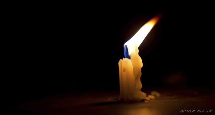 O que significa quando a vela solta fumaça preta?