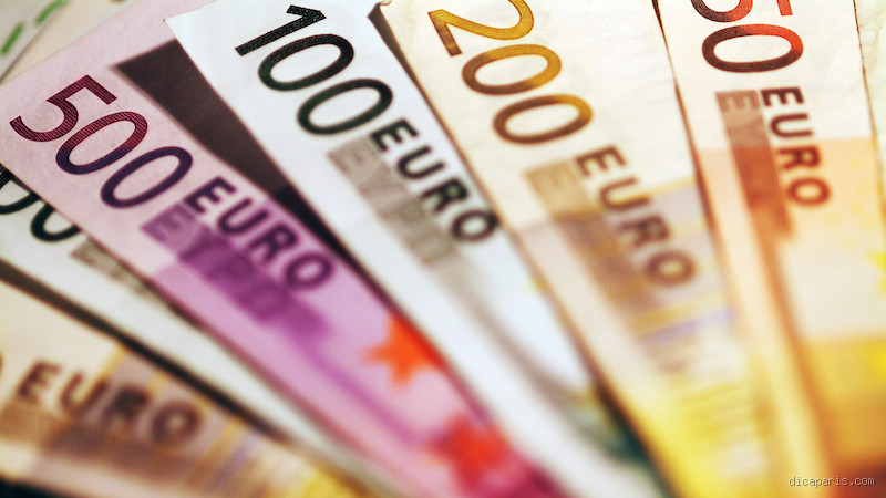 Pode usar dólar em Paris? Veja como lidar com o dinheiro na França
