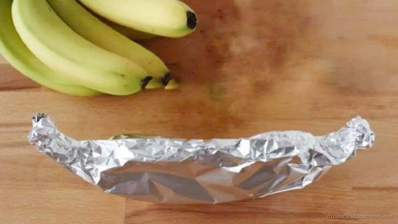 Pode enrolar banana no papel filme? Descubra a resposta!