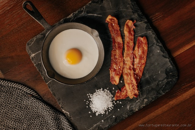Porque o Bacon é Processado? A Verdade Por Trás desse Alimento Popular